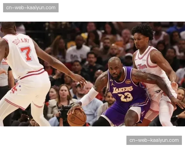 湖人防守效率排名第七，限制火箭前场篮板优势成取胜关键